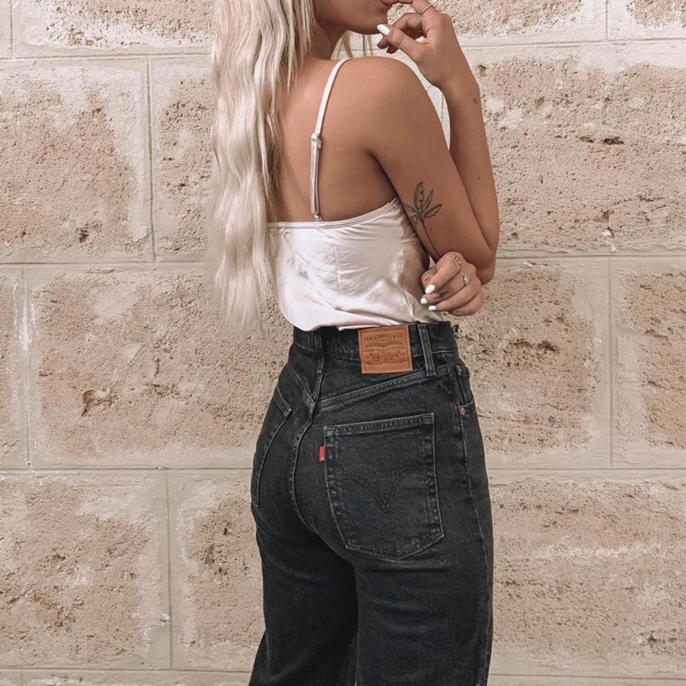 Levi's RibCage Ankle Straight Jeans - Picture 12 of 16